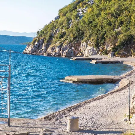 1 Bedroom In Lägenhet Dramalj